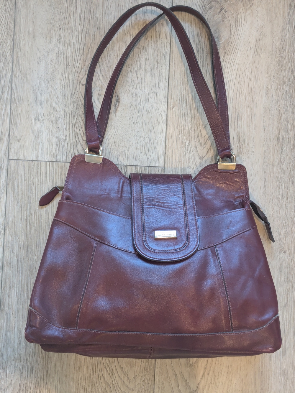 Cool Classic 1970's Vintage Women’s Leather Tote Bag in Burgundy Wine